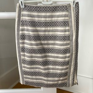 Black and White Patterned / Textured Loft High Waisted Skirt - size 2P